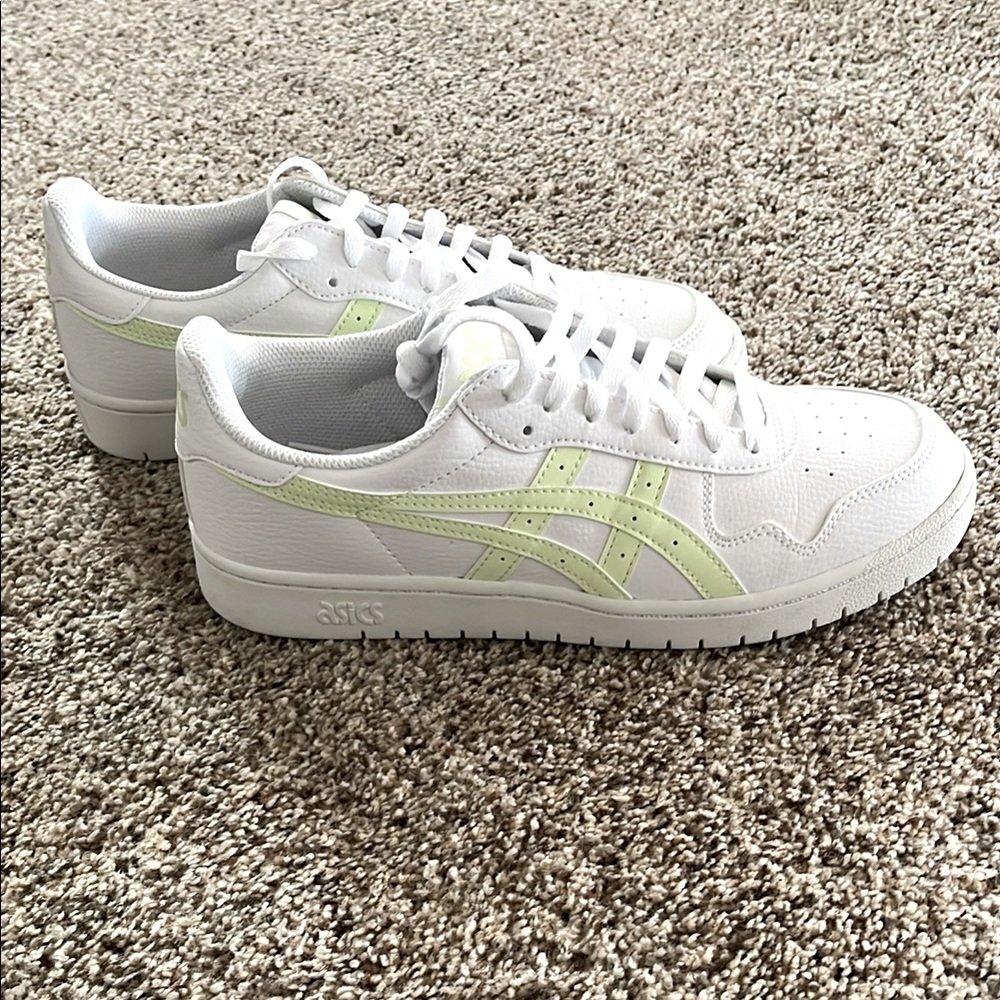 ASICS White and Pastel Green Casual Shoes NEW